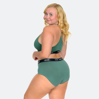 Niki wears a size XL