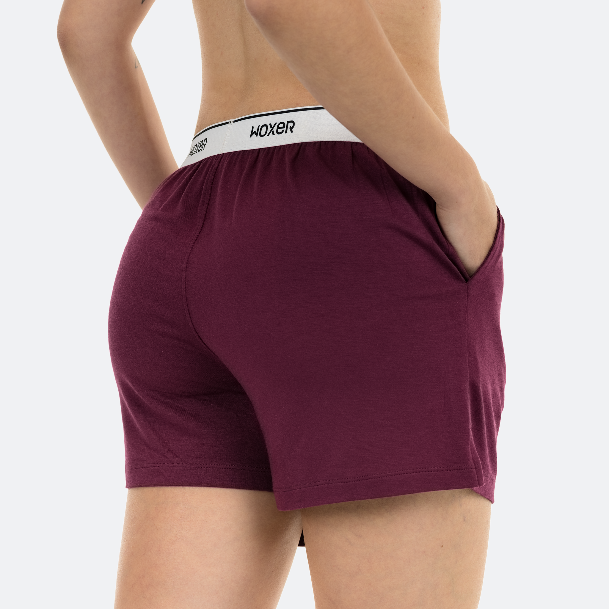 Alina wears a size S