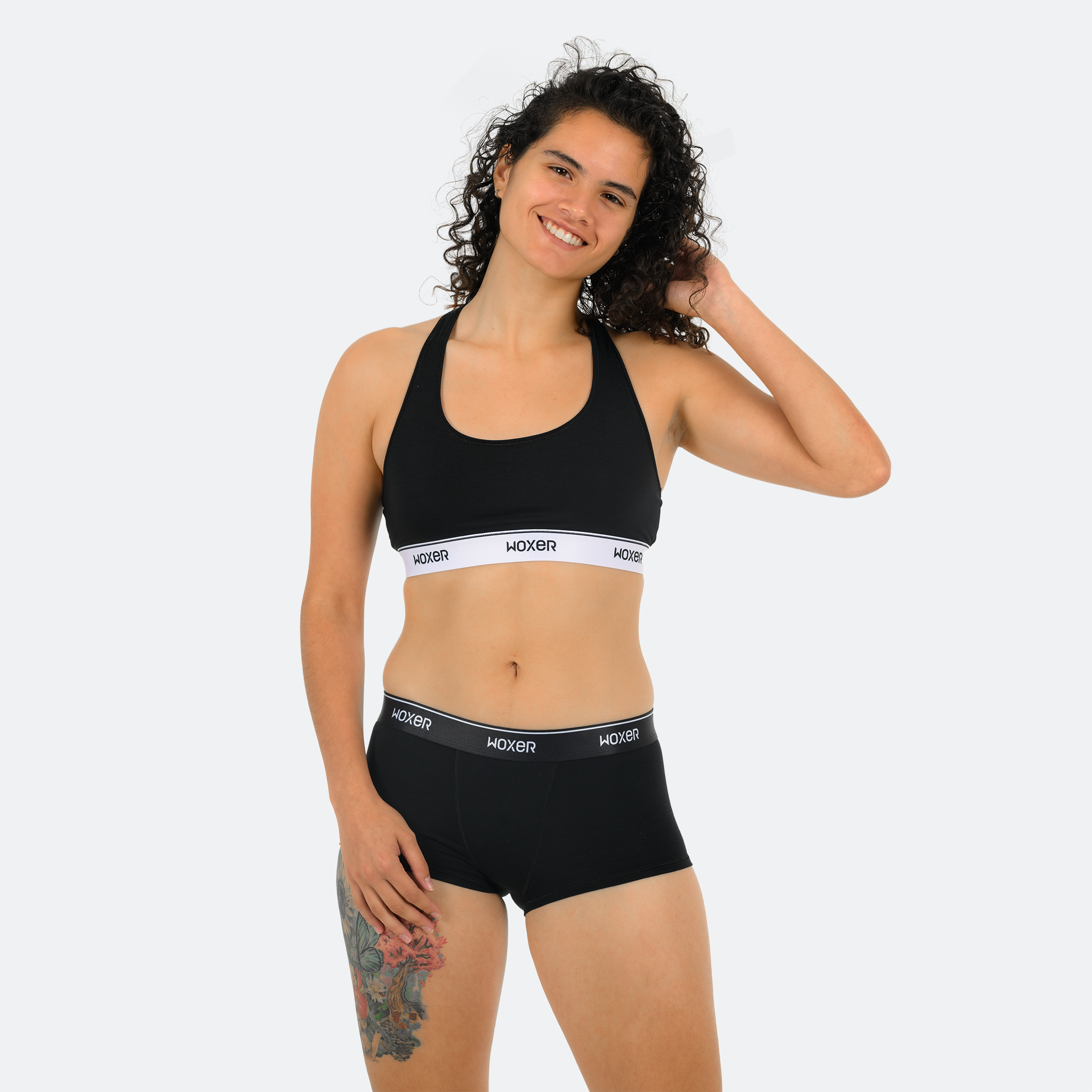 Yemaira wears a size M
