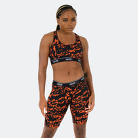 Ebony wears a size M
