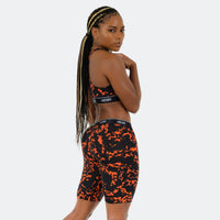 Ebony wears a size M