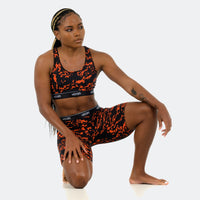 Ebony wears a size M