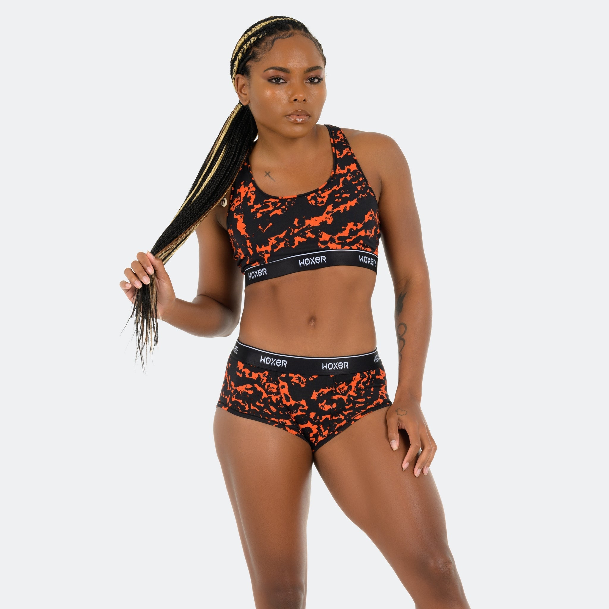 Ebony wears a size M