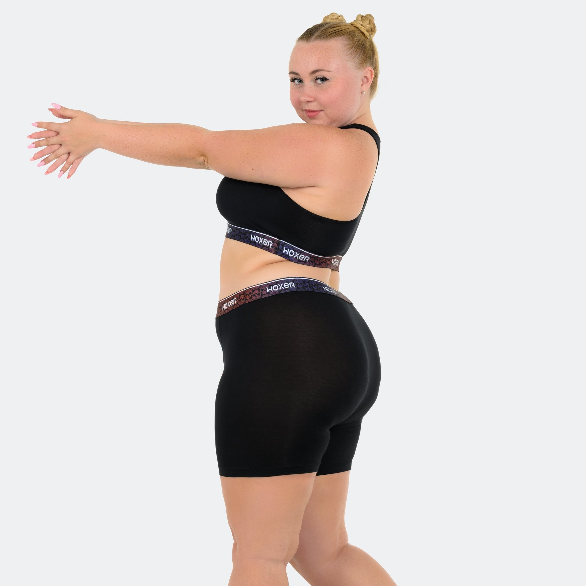 Niki wears a size XL