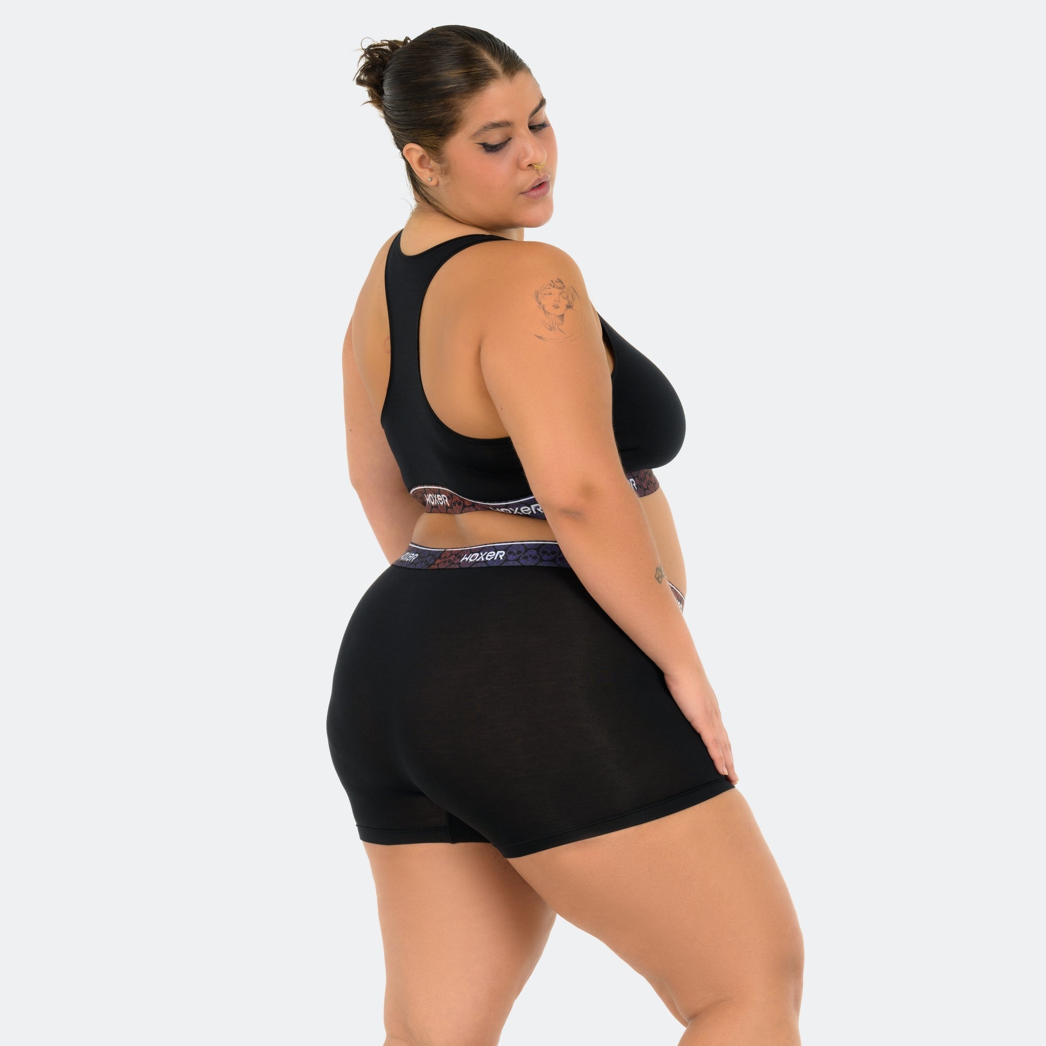 Aymeth wears a size XL