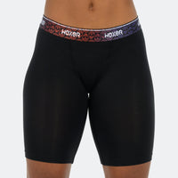 Ebony wears a size M