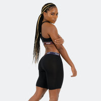 Ebony wears a size M