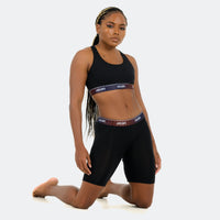 Ebony wears a size M