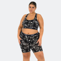Aymeth wears a size XL