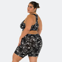 Aymeth wears a size XL