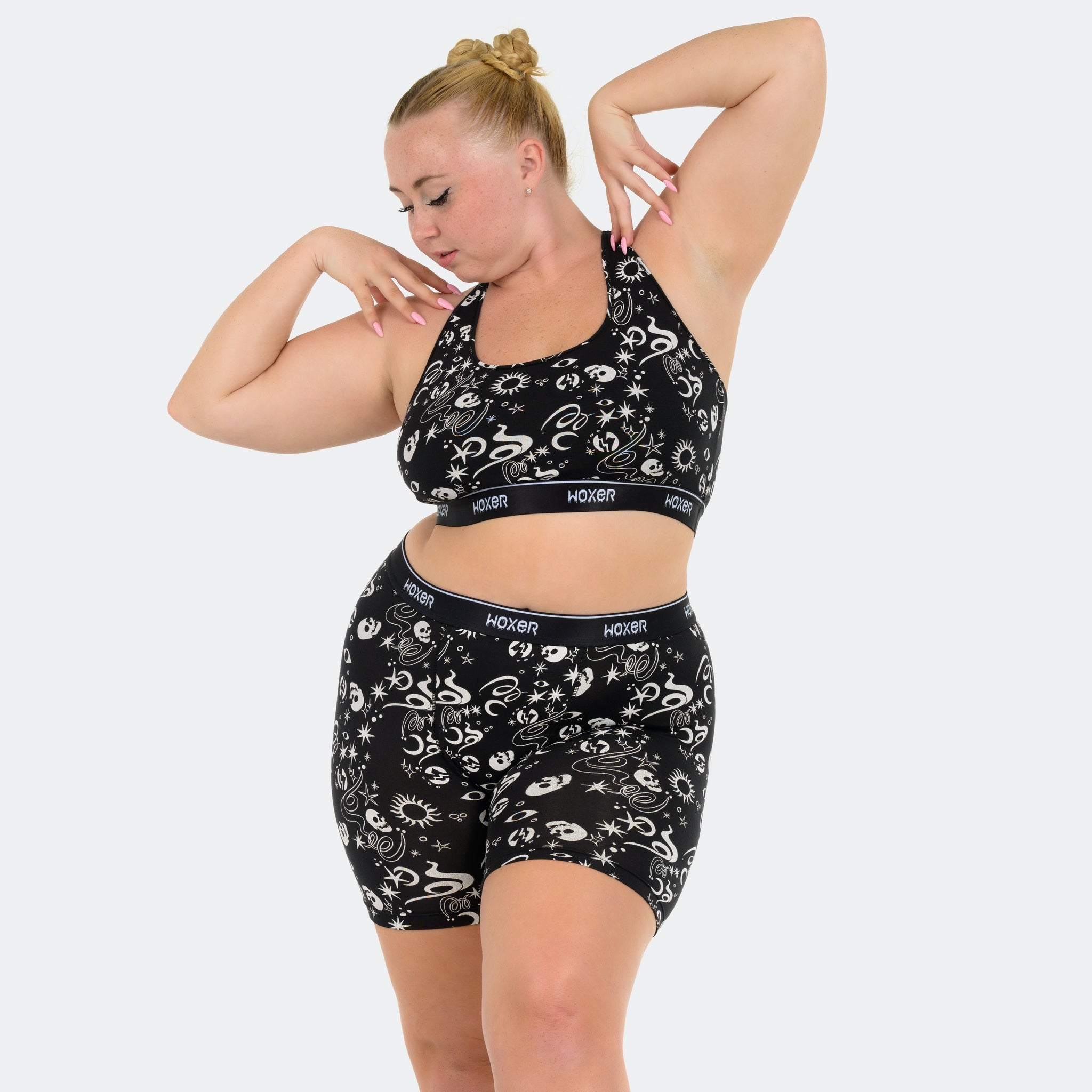 Niki wears a size XL