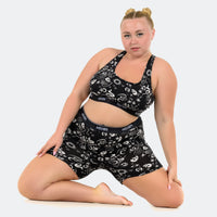 Niki wears a size XL