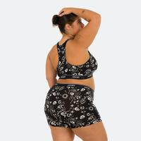 Aymeth wears a size XL