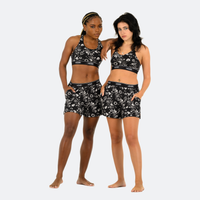 Ebony wears a size M, Emilie wears a size S
