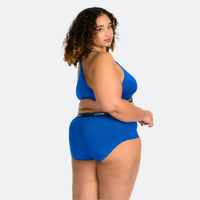 Jadiaa wears a size 2XL