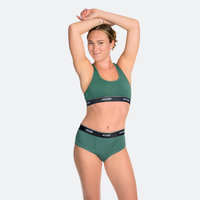 Brianna wears a size S