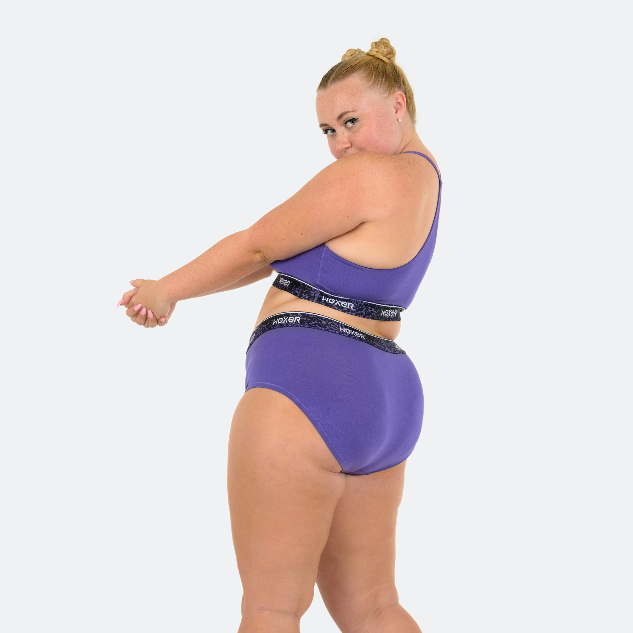 Niki wears a size XL