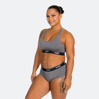Model wears a size M