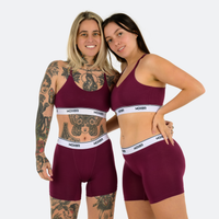 Reid wears a size S, Michela wears a size L