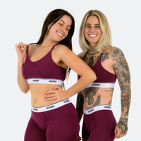 Michela wears a size L, Reid wears a size S