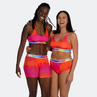Carla wears a size L, Lana wears a size M