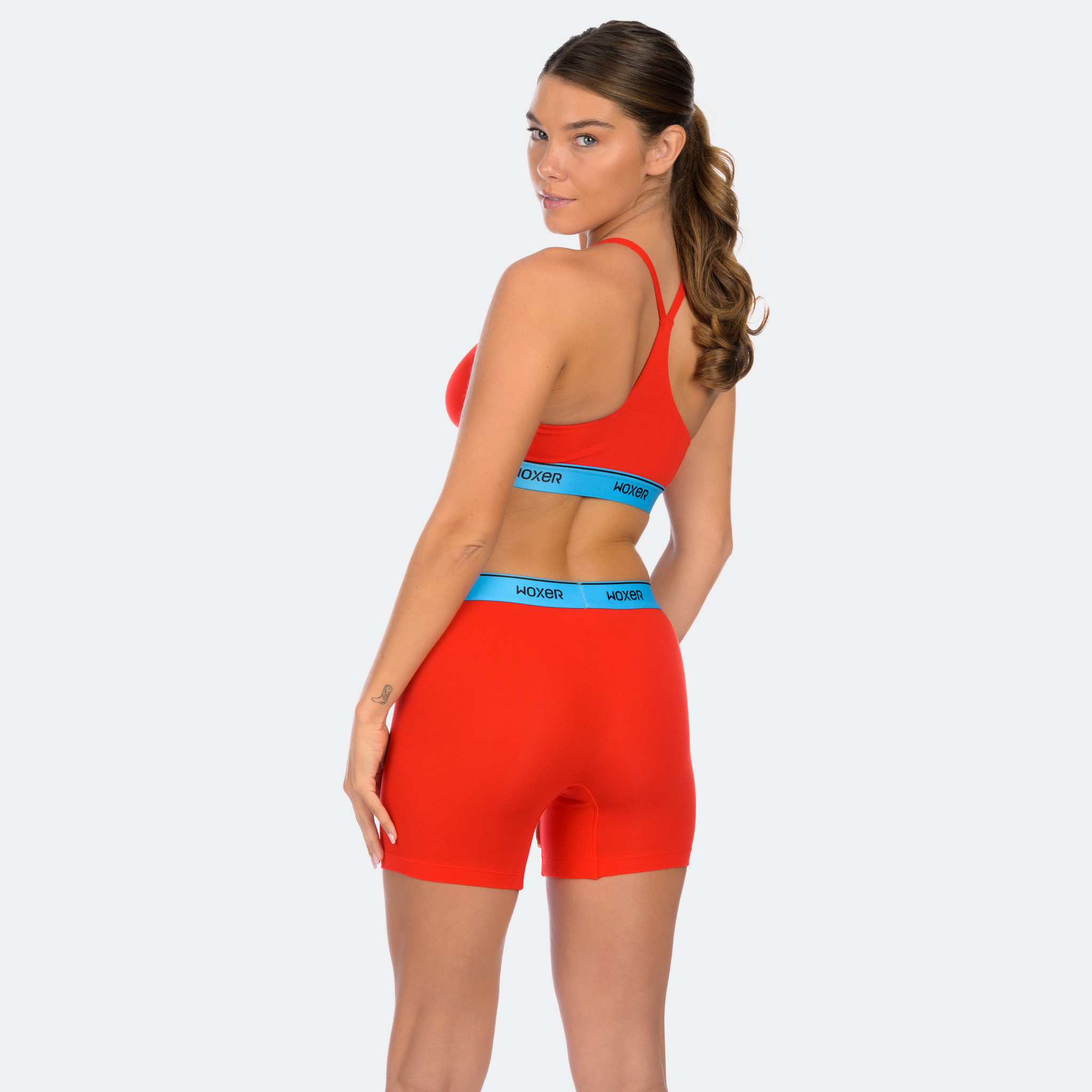 Lauren wears a size M