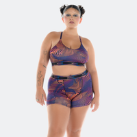 Jas  wears a size L