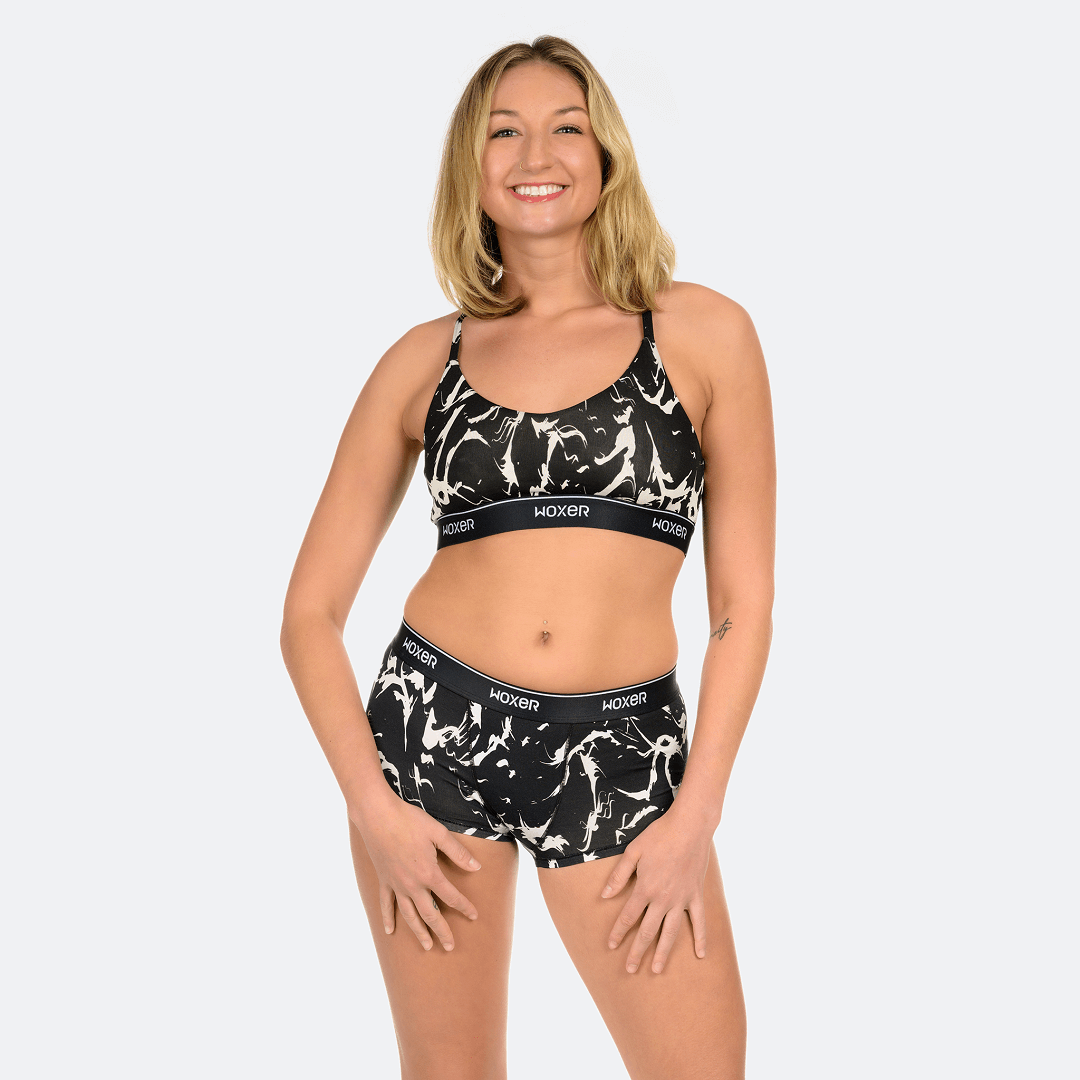 Gaby wears a size M